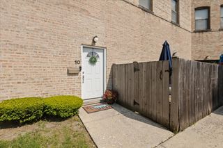 3713 Grand Boulevard 10, Brookfield, IL 60513