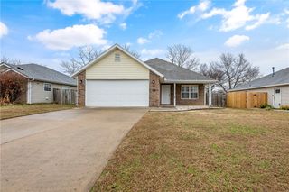 907 SW Arrowhead Drive, Bentonville, AR 72712
