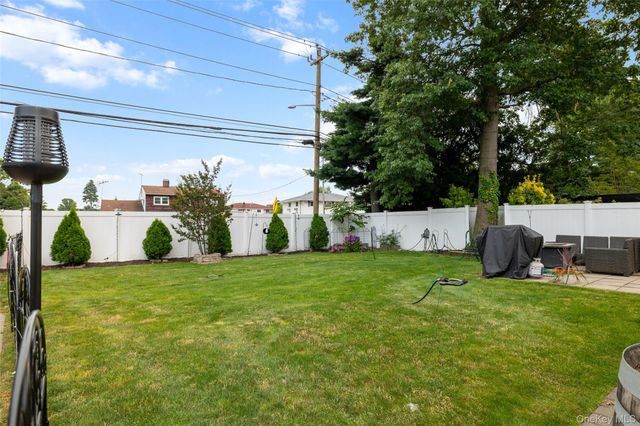 101 Blacksmith Road E, Levittown, NY 11756