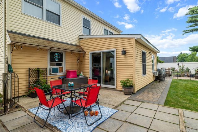 101 Blacksmith Road E, Levittown, NY 11756