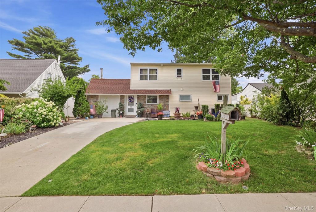 101 Blacksmith Road E, Levittown, NY 11756
