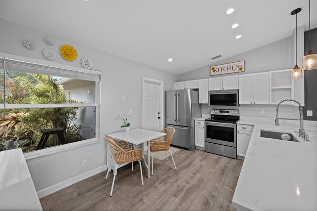 17830 49th Street N, Loxahatchee, FL 33470