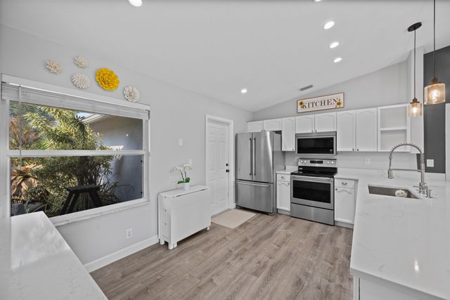 17830 49th Street N, Loxahatchee, FL 33470