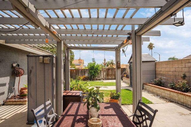 2569 W Plaza Serena Drive, Rialto, CA 92377