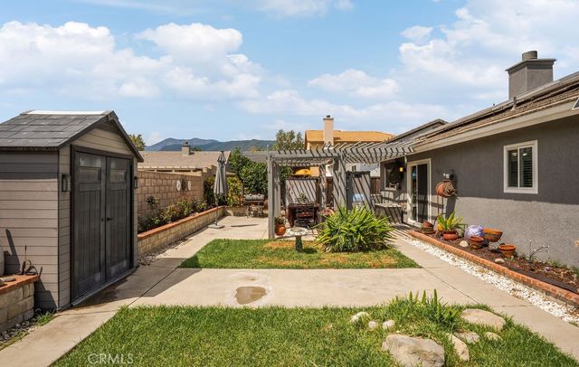 2569 W Plaza Serena Drive, Rialto, CA 92377