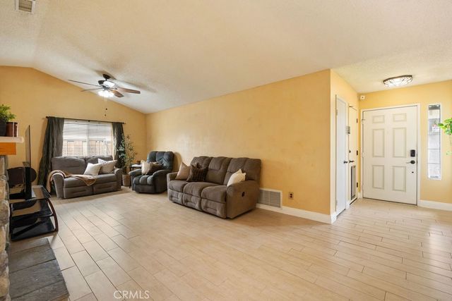 2569 W Plaza Serena Drive, Rialto, CA 92377