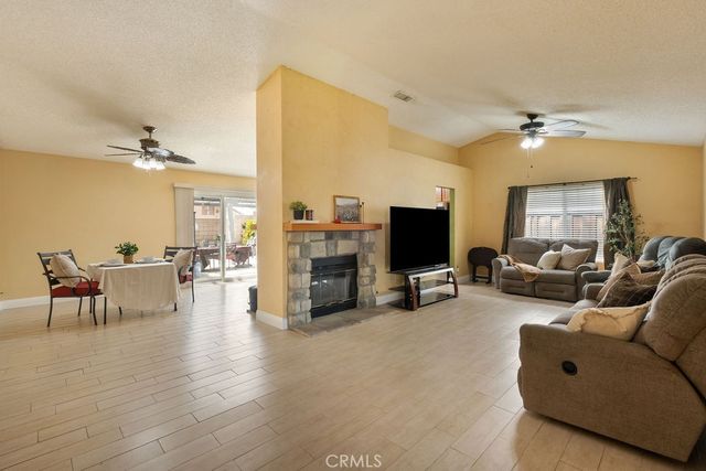 2569 W Plaza Serena Drive, Rialto, CA 92377