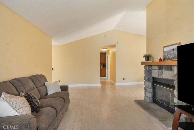 2569 W Plaza Serena Drive, Rialto, CA 92377
