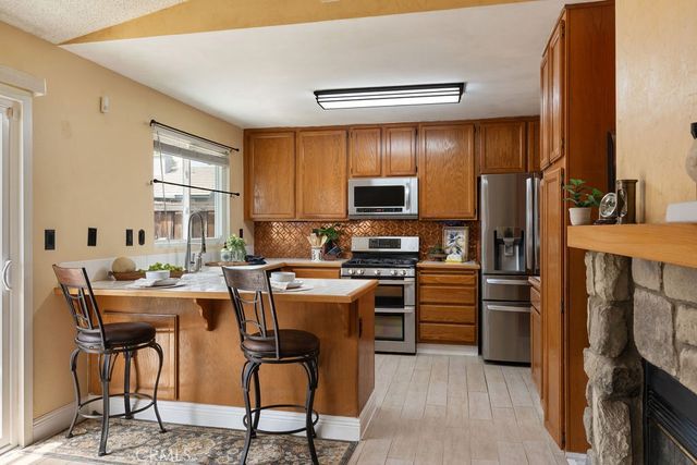 2569 W Plaza Serena Drive, Rialto, CA 92377