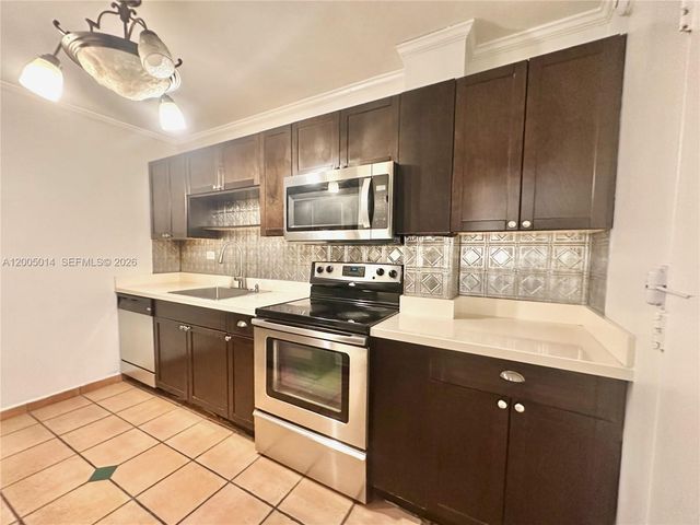7135 COLLINS AVE 811, Miami Beach, FL 33141