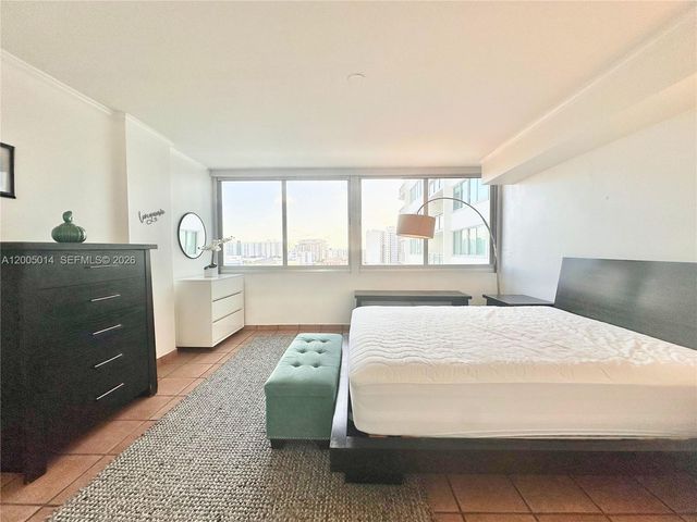 7135 COLLINS AVE 811, Miami Beach, FL 33141