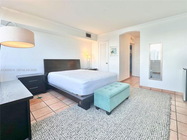 7135 COLLINS AVE 811, Miami Beach, FL 33141