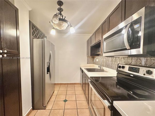 7135 COLLINS AVE 811, Miami Beach, FL 33141