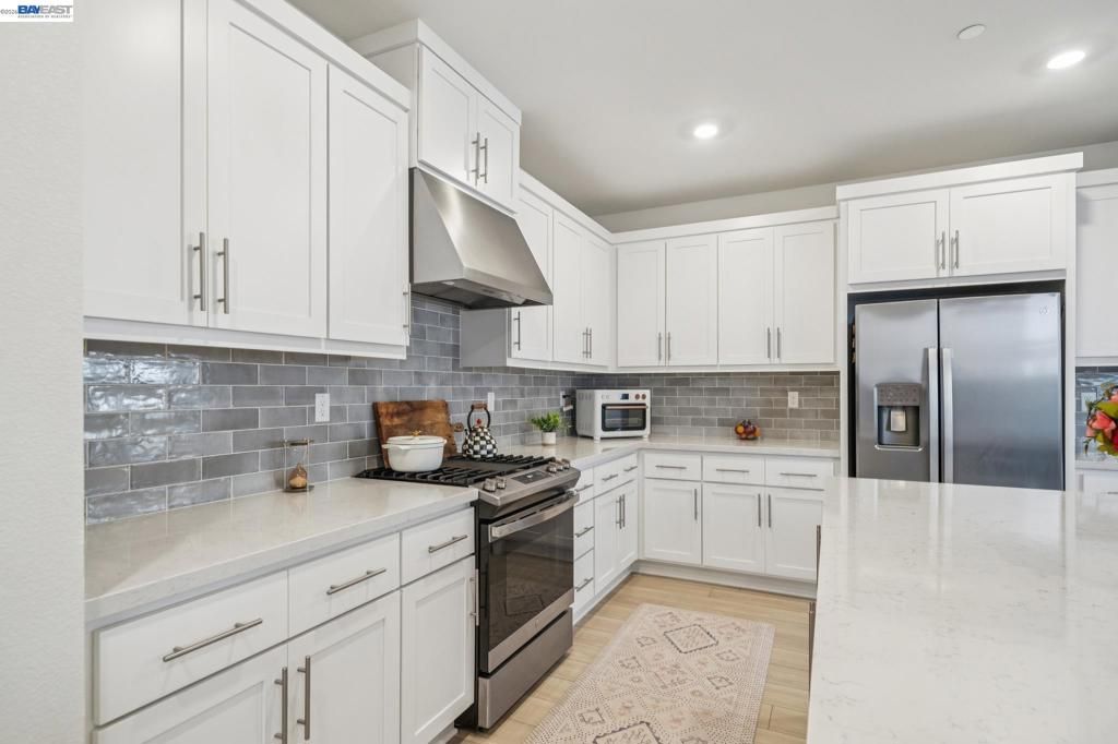 Image 3 of property listing at 37231 Sand Bar Pl, Newark, CA 94560