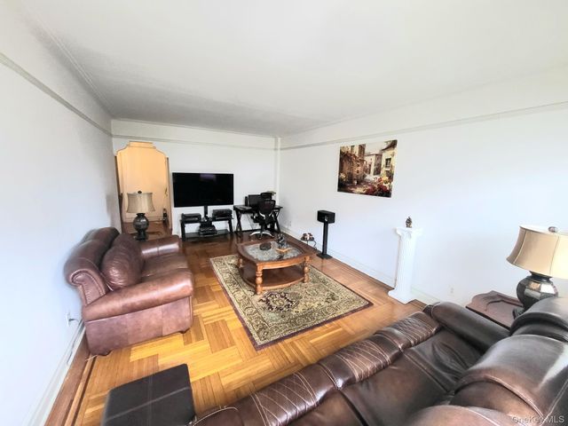 35-40 82nd Street 4C, Jackson Heights, NY 11372