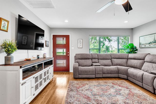 1201 W Avenue F, Garland, TX 75040