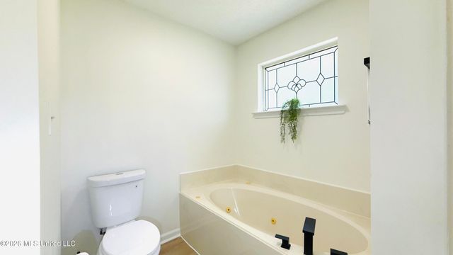 4394 Shadow Ridge Drive, Horn Lake, MS 38637
