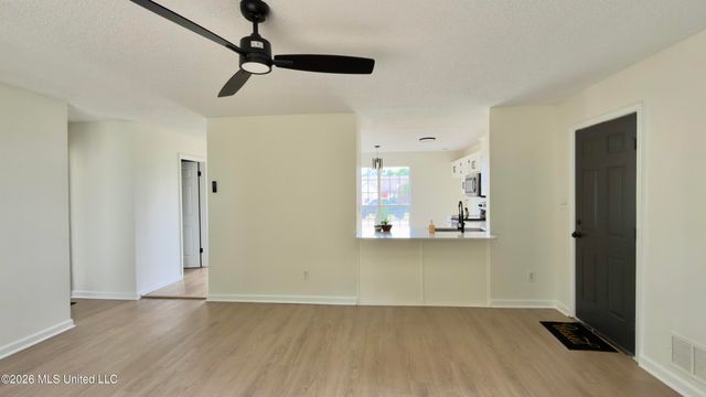 4394 Shadow Ridge Drive, Horn Lake, MS 38637