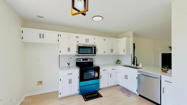 4394 Shadow Ridge Drive, Horn Lake, MS 38637