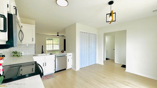 4394 Shadow Ridge Drive, Horn Lake, MS 38637