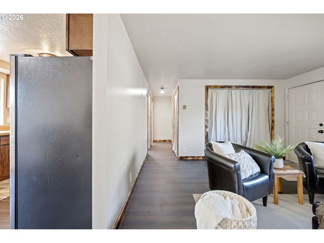 1562 PHILIP St, Eugene, OR 97402