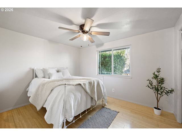 1562 PHILIP St, Eugene, OR 97402