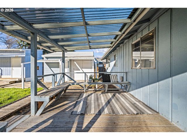 1562 PHILIP St, Eugene, OR 97402