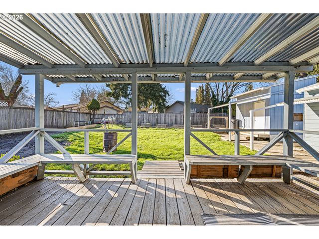 1562 PHILIP St, Eugene, OR 97402