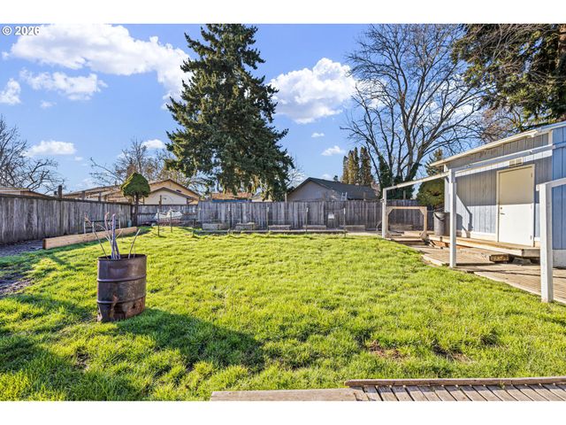 1562 PHILIP St, Eugene, OR 97402