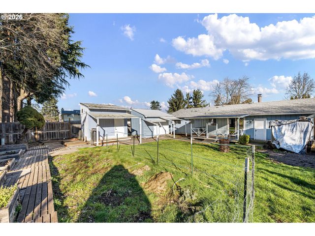 1562 PHILIP St, Eugene, OR 97402
