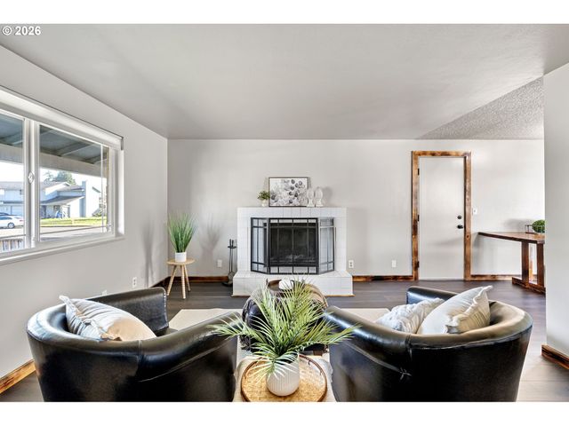 1562 PHILIP St, Eugene, OR 97402