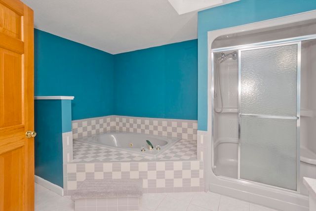 27 Bunker Cir, East Longmeadow, MA 01028