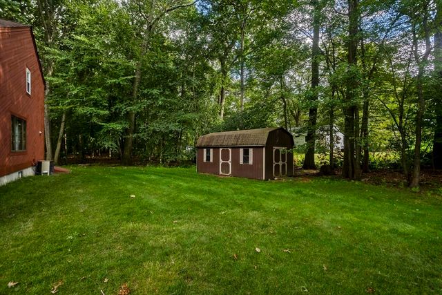 27 Bunker Cir, East Longmeadow, MA 01028