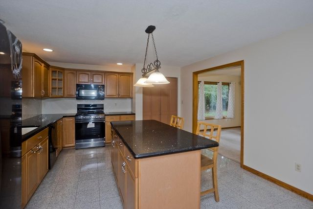 27 Bunker Cir, East Longmeadow, MA 01028
