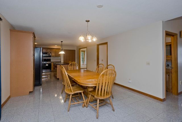 27 Bunker Cir, East Longmeadow, MA 01028