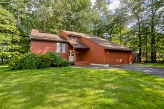 27 Bunker Cir, East Longmeadow, MA 01028