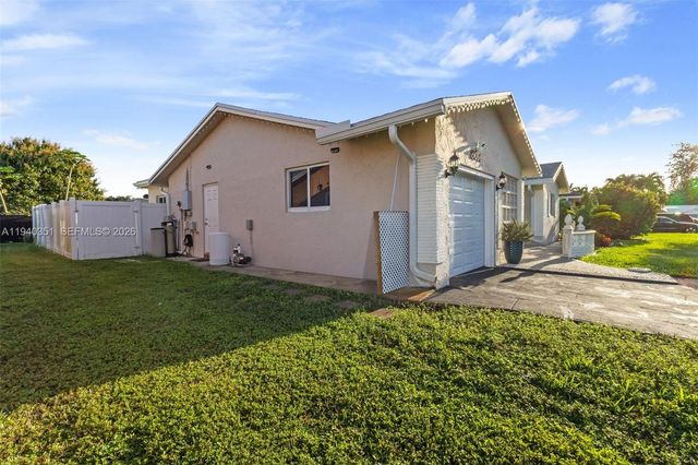 8014 NW 101st Ave, Tamarac, FL 33321