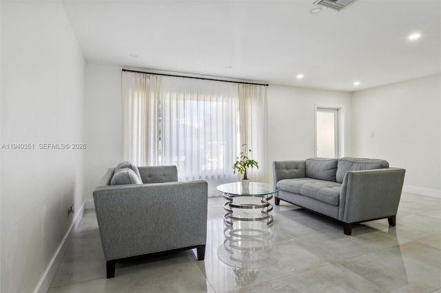 8014 NW 101st Ave, Tamarac, FL 33321