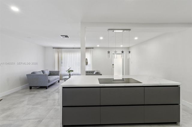 8014 NW 101st Ave, Tamarac, FL 33321