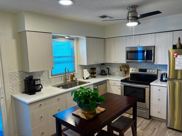405 13th Ave S Apt G, Myrtle Beach, SC 29577