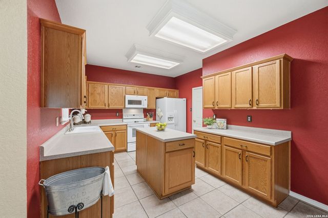 8928 EAGLE BND, Helotes, TX 78023