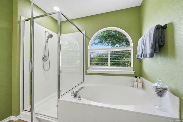 8928 EAGLE BND, Helotes, TX 78023