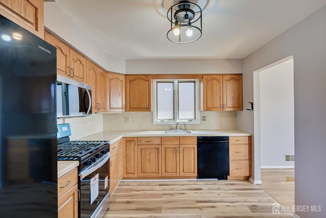 76 Pleasant Avenue, Iselin, NJ 08830