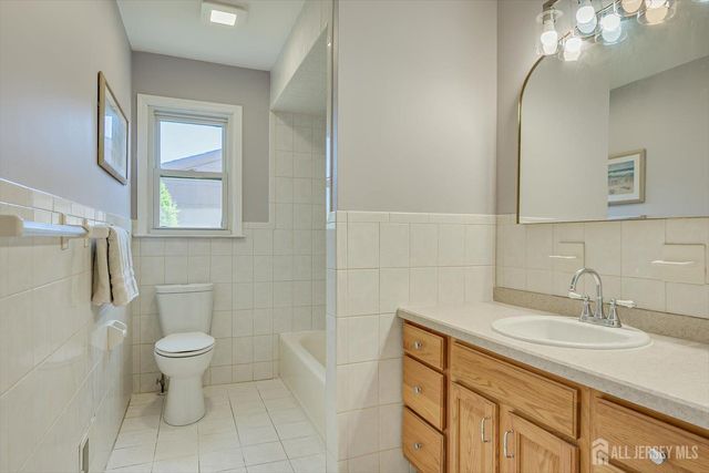 76 Pleasant Avenue, Iselin, NJ 08830