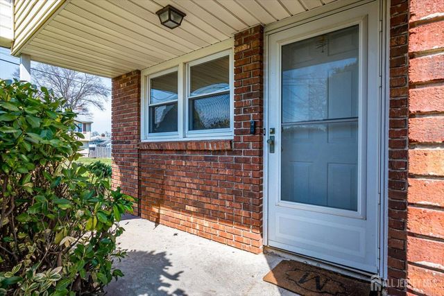 76 Pleasant Avenue, Iselin, NJ 08830