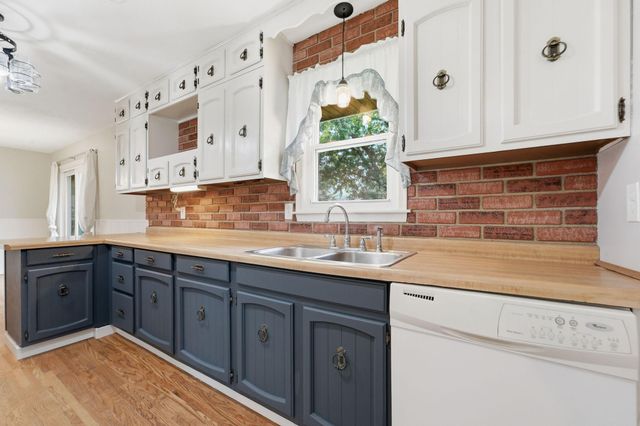 6009 Quebec Avenue N, New Hope, MN 55428