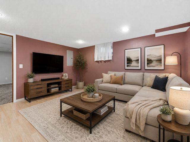 6009 Quebec Avenue N, New Hope, MN 55428