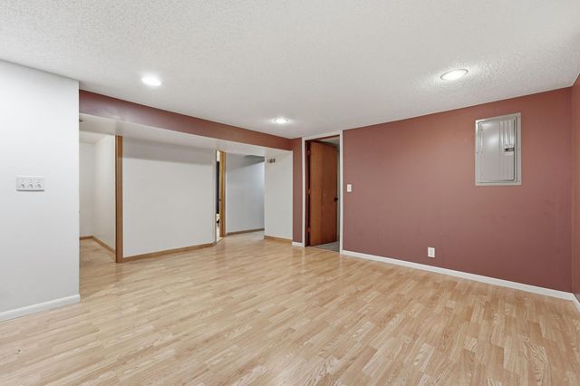 6009 Quebec Avenue N, New Hope, MN 55428