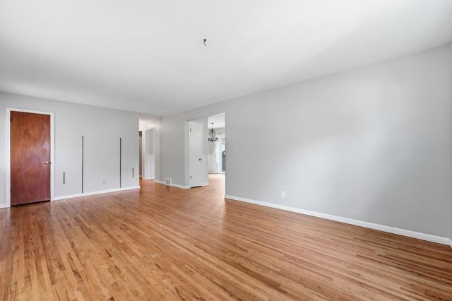6009 Quebec Avenue N, New Hope, MN 55428