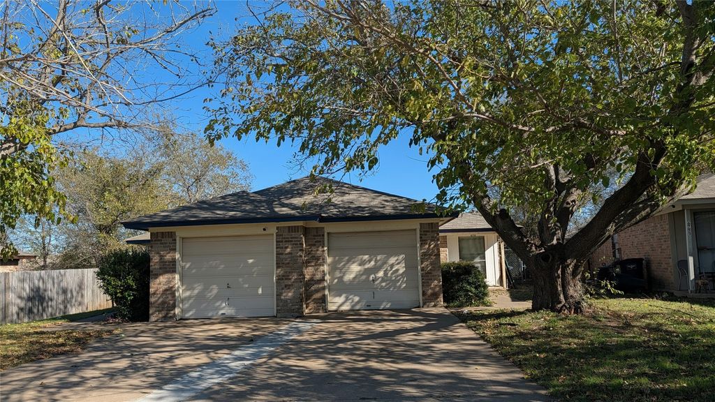 6709 Ridgecrest Court, Fort Worth, TX 76133
